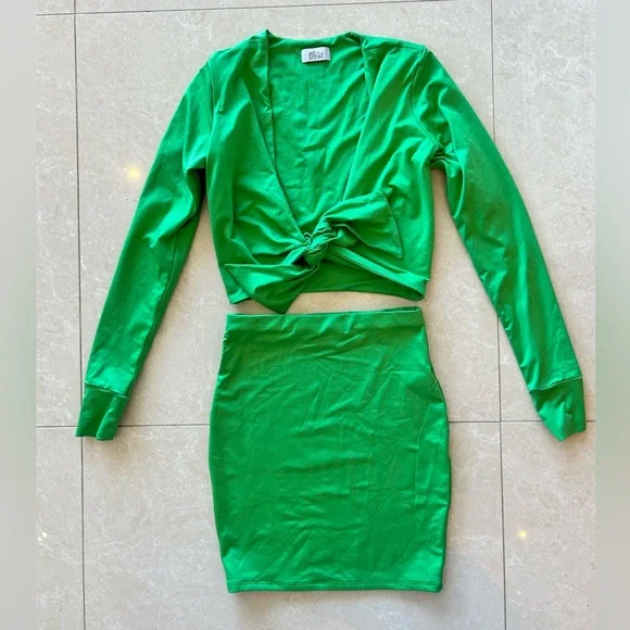green emerald velvet dress LABEL STORE